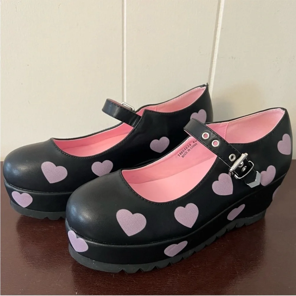 Hot Topic platform mary